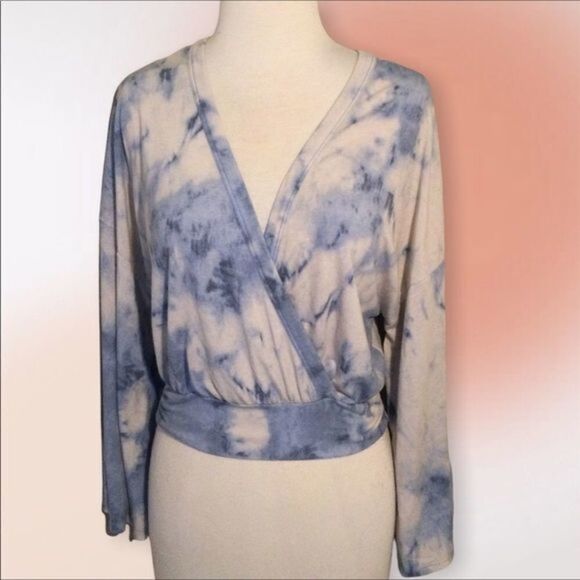 Lulu’s Blue And Ivory Tie Dye Open Back Reversible Long Sleeve Crop Top… - Picture 7 of 14